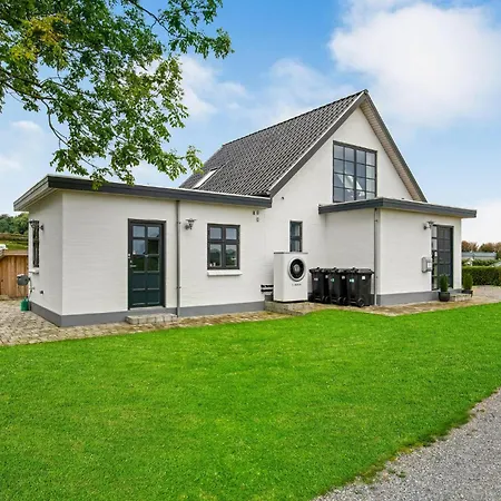 Holiday home Lovely In